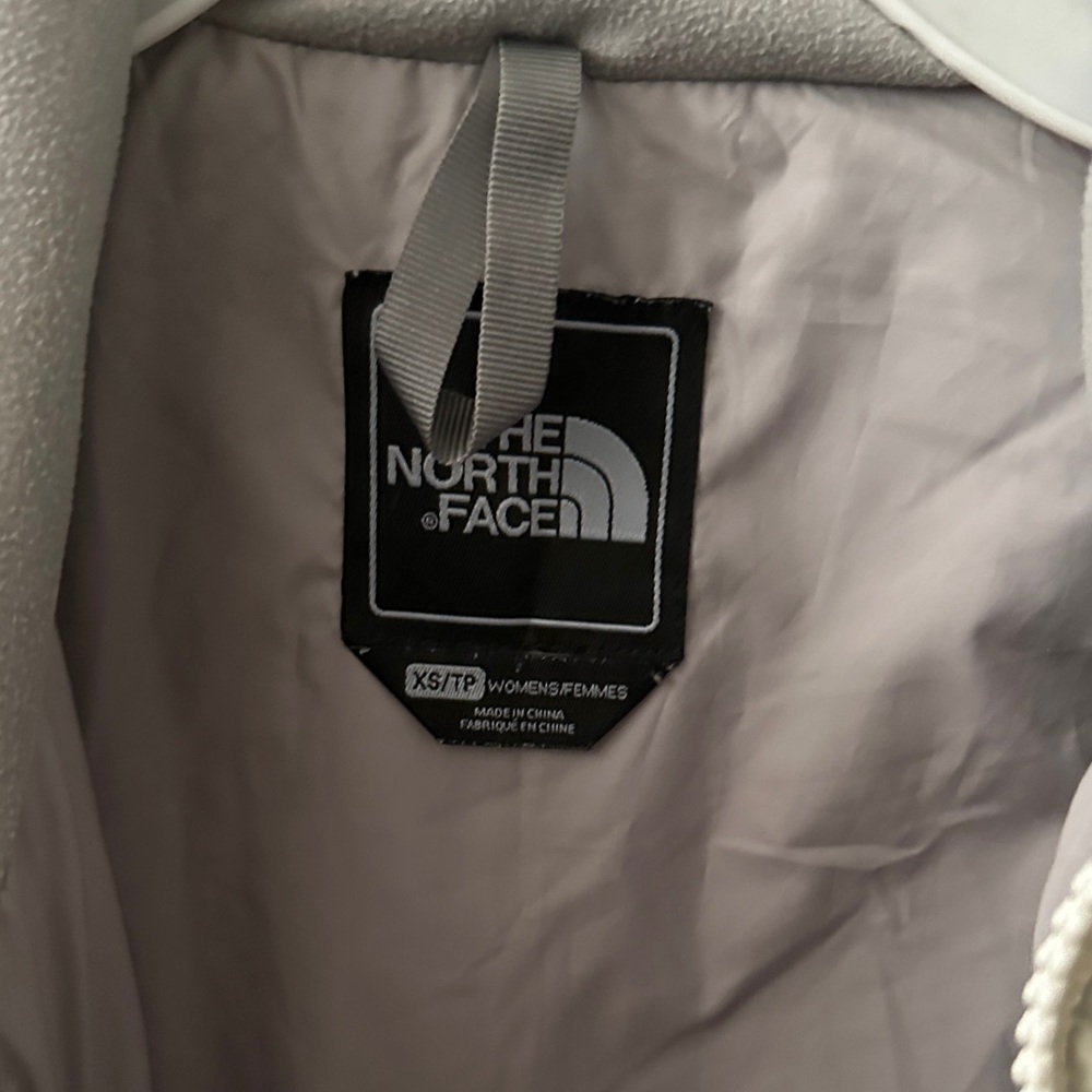 The North Face Women's Off-White Quilted Vest EUC - Picture 5 of 5